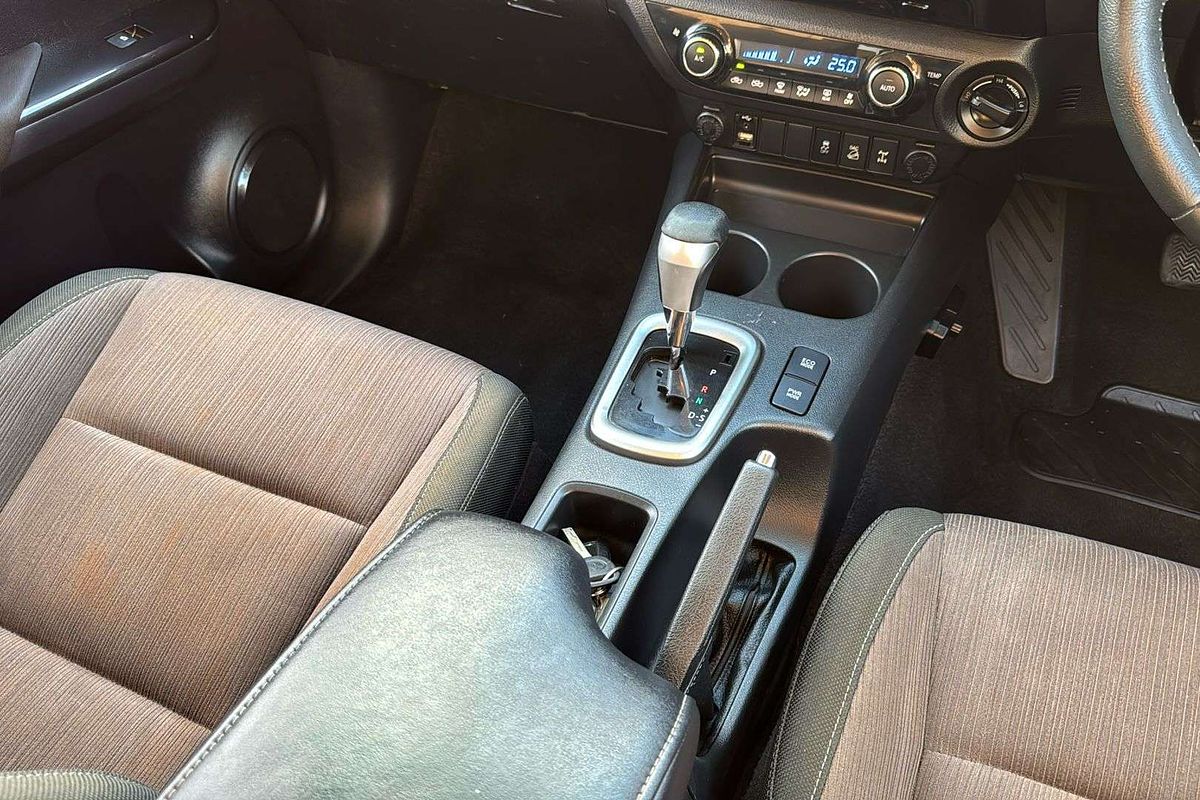 2017 Toyota Hilux SR GUN126R 4X4
