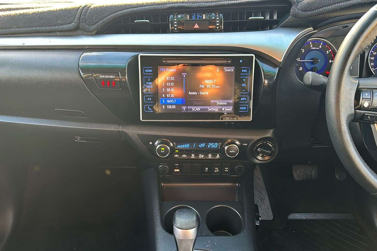 2017 Toyota Hilux SR GUN126R 4X4