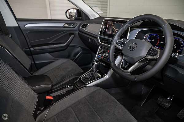 2025 Volkswagen T-Roc 110TSI Style D11