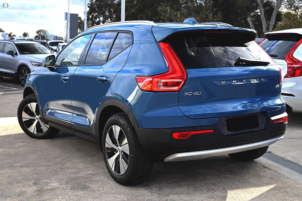 2024 Volvo XC40 Plus B4