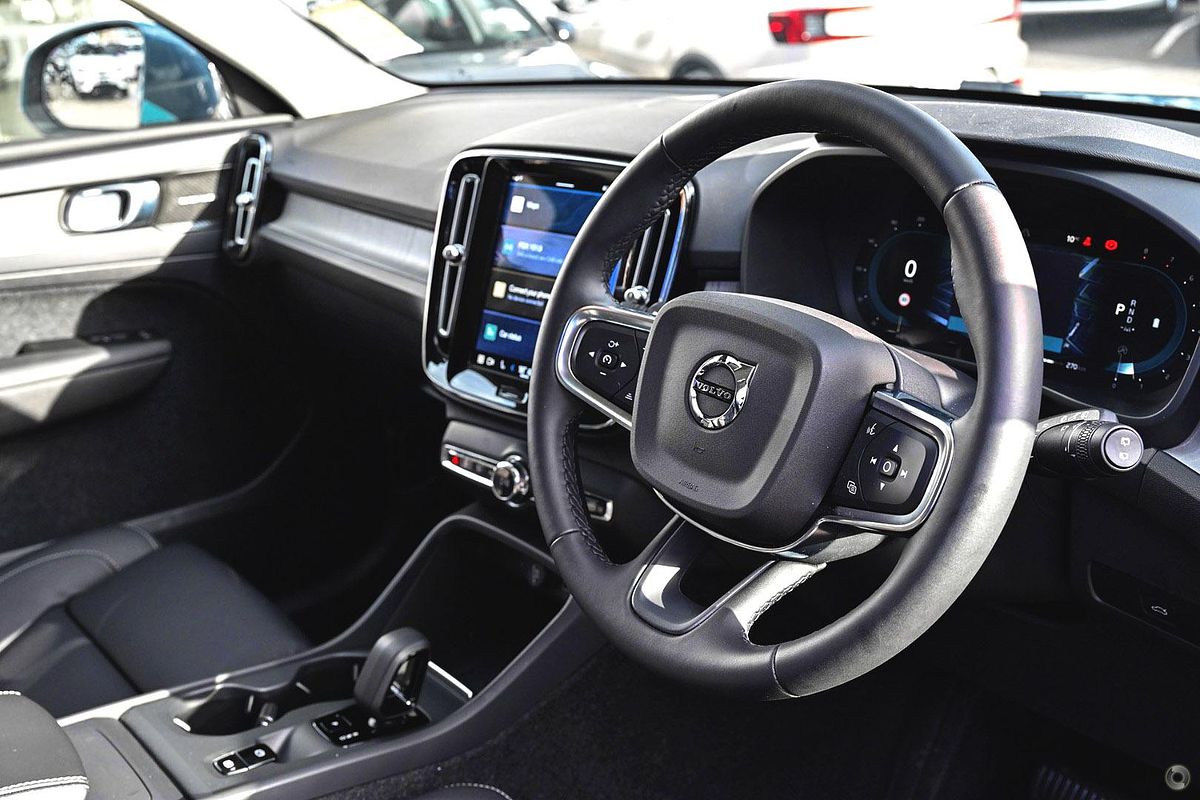 2024 Volvo XC40 Plus B4