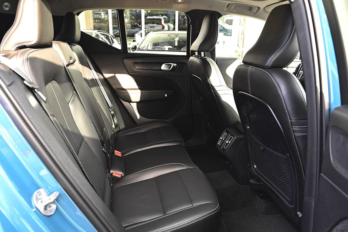 2024 Volvo XC40 Plus B4