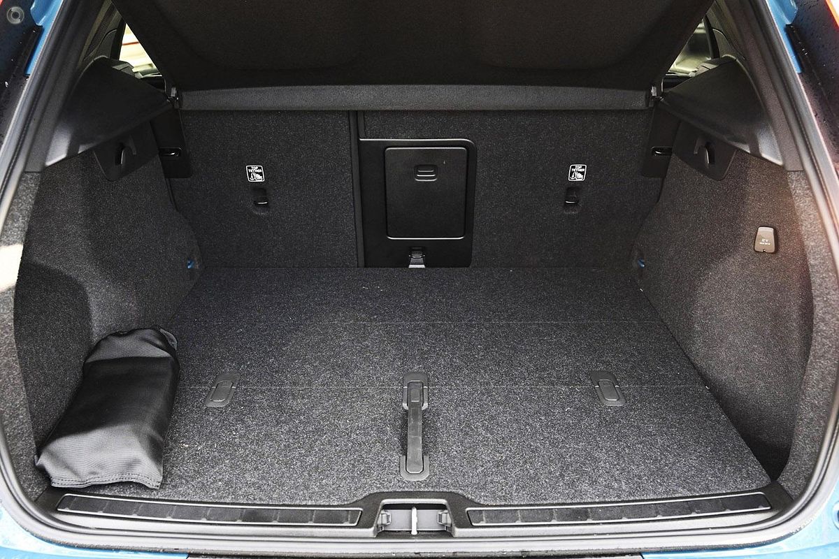2024 Volvo XC40 Plus B4