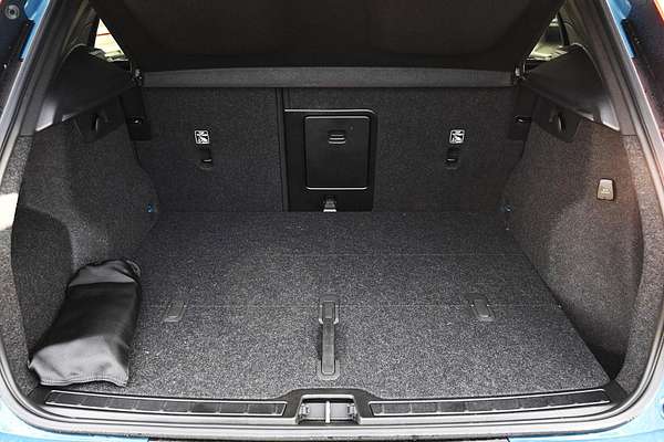 2024 Volvo XC40 Plus B4