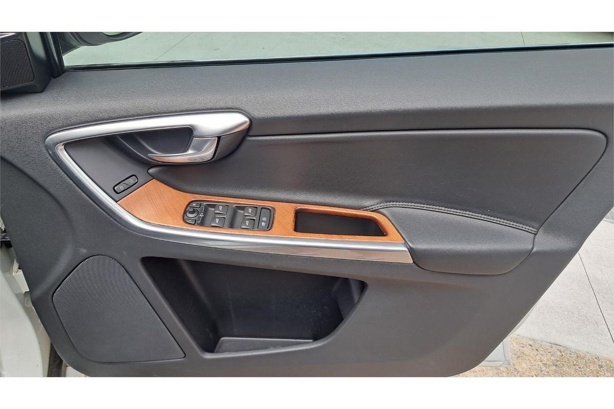 2016 Volvo XC60 D4 Luxury