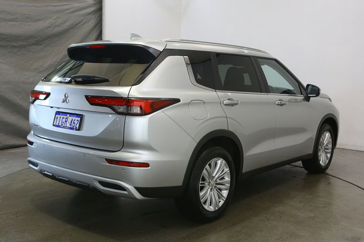 2024 Mitsubishi Outlander LS ZM