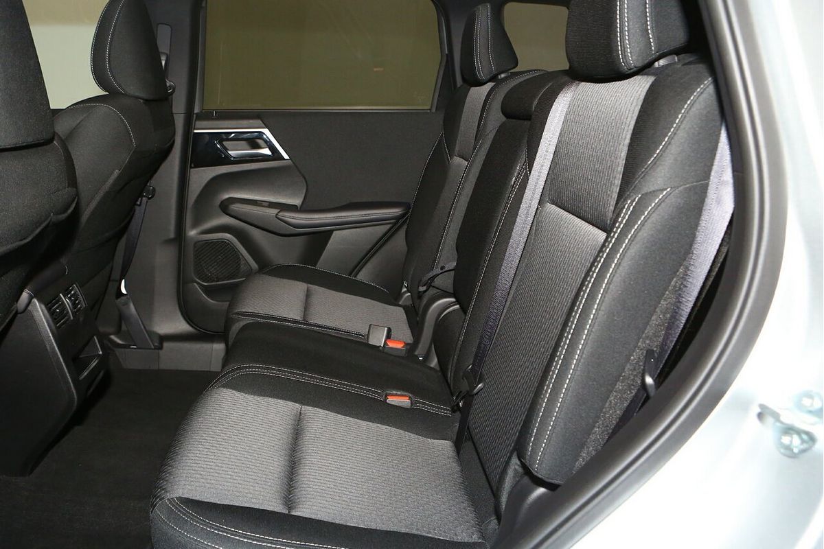 2024 Mitsubishi Outlander LS ZM