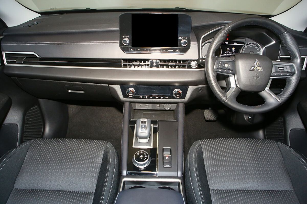 2024 Mitsubishi Outlander LS ZM
