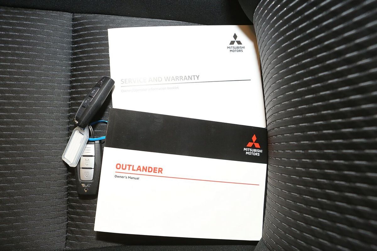 2024 Mitsubishi Outlander LS ZM