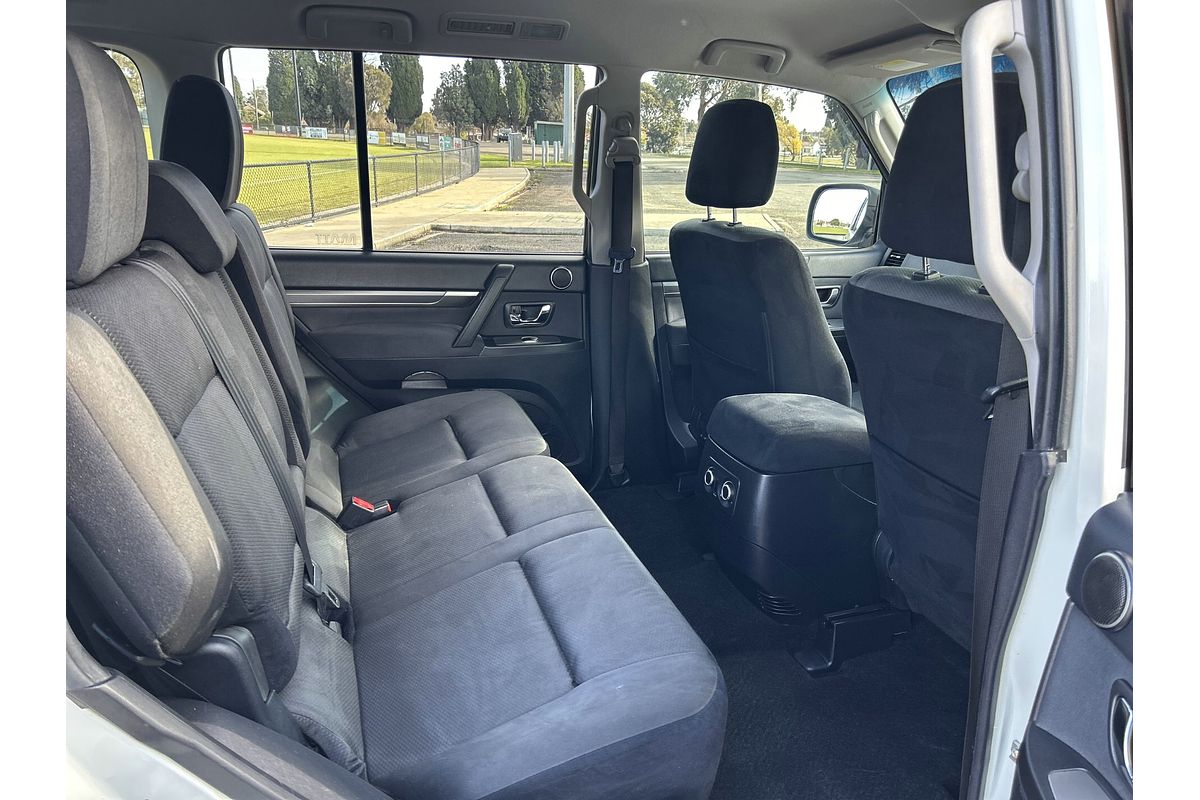 2010 Mitsubishi Pajero GLX NT