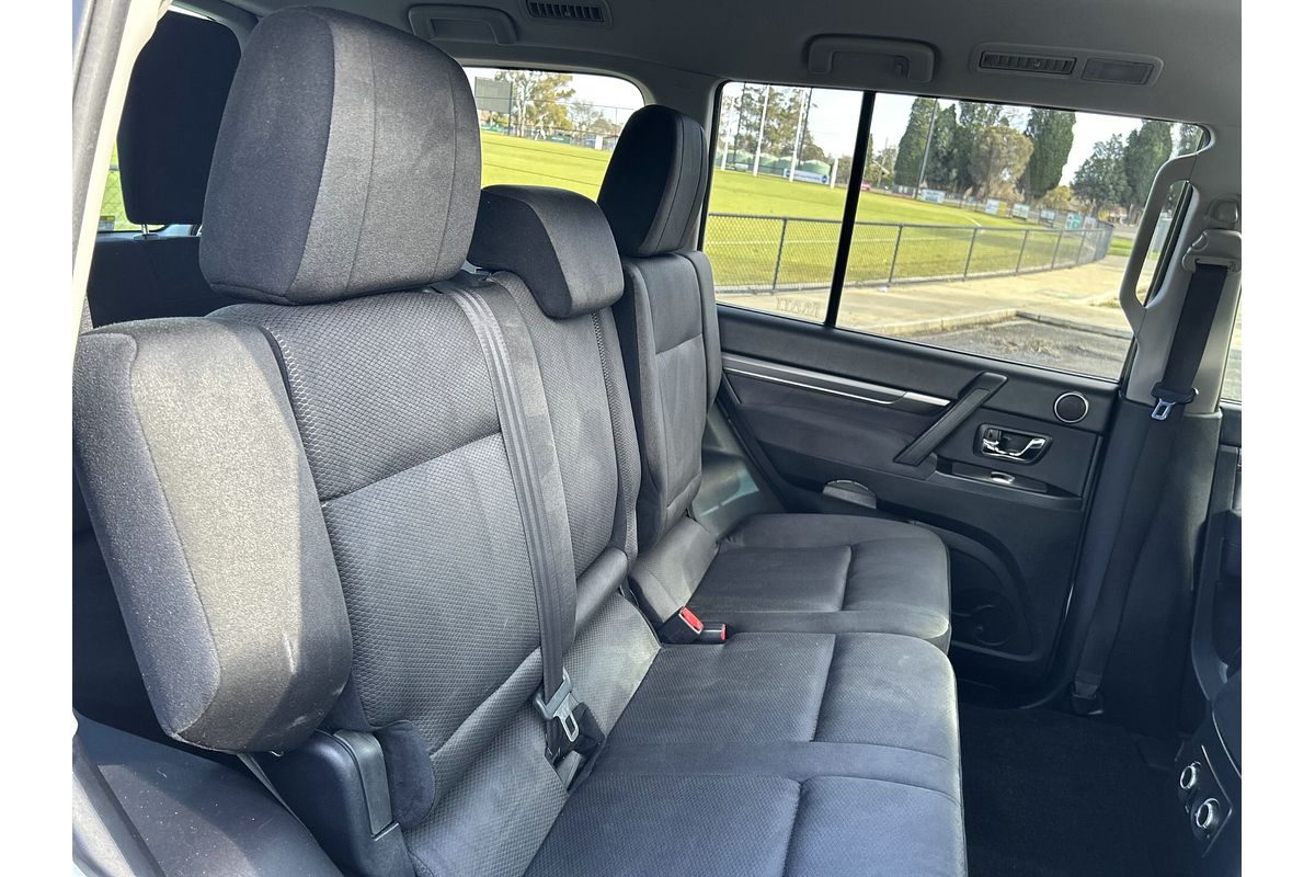 2010 Mitsubishi Pajero GLX NT