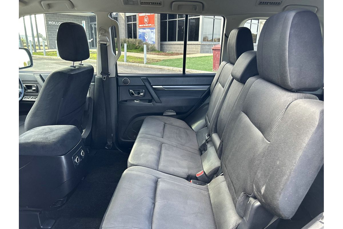 2010 Mitsubishi Pajero GLX NT