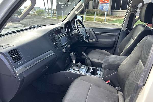 2010 Mitsubishi Pajero GLX NT