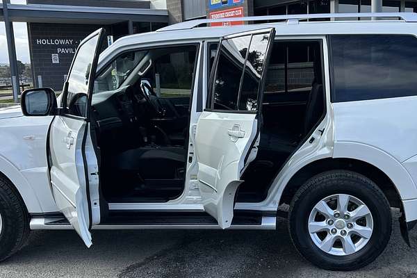 2010 Mitsubishi Pajero GLX NT