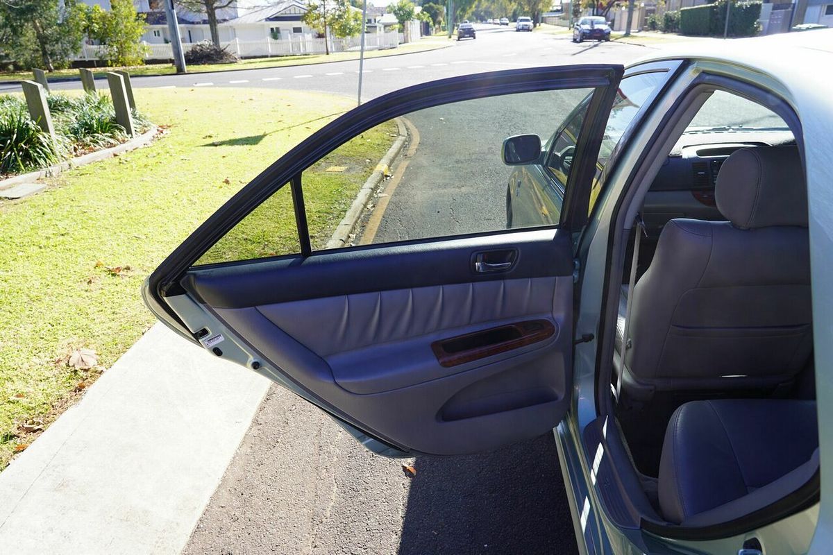 2003 Toyota Camry Azura MCV36R