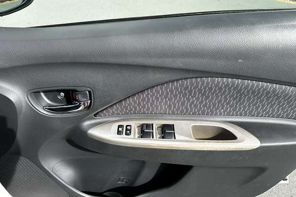 2011 Toyota Yaris YRS NCP93R