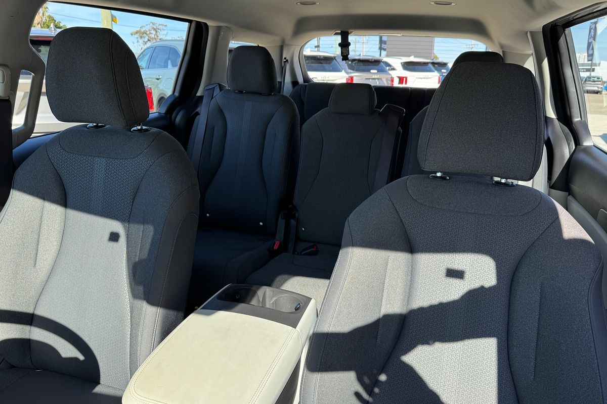 2023 Kia Carnival S KA4