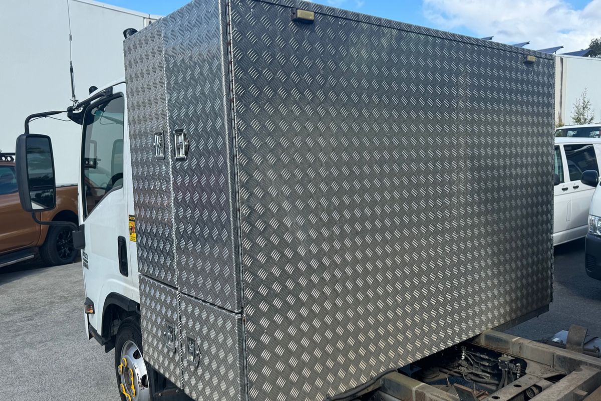 2013 Isuzu NPR 400 MEDIUM TIPPER