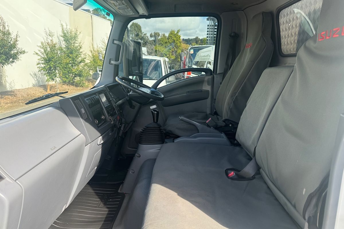 2013 Isuzu NPR 400 MEDIUM TIPPER