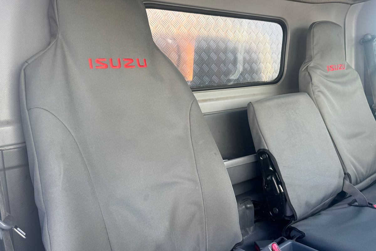 2013 Isuzu NPR 400 MEDIUM TIPPER