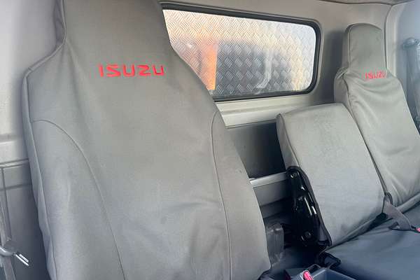 2013 Isuzu NPR 400 MEDIUM TIPPER