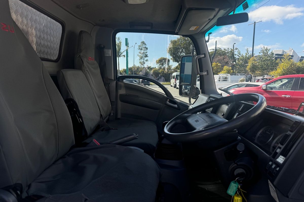 2013 Isuzu NPR 400 MEDIUM TIPPER