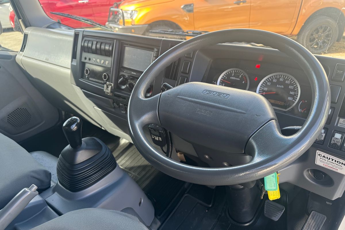 2013 Isuzu NPR 400 MEDIUM TIPPER