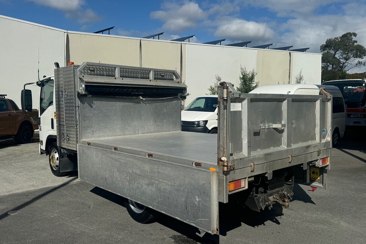2013 Isuzu NPR 400 MEDIUM TIPPER