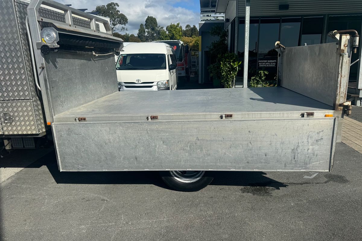 2013 Isuzu NPR 400 MEDIUM TIPPER