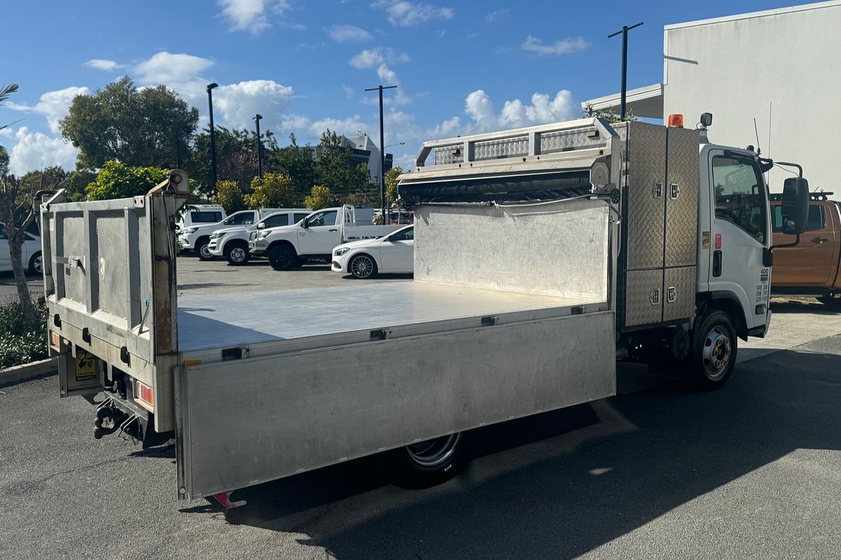 2013 Isuzu NPR 400 MEDIUM TIPPER