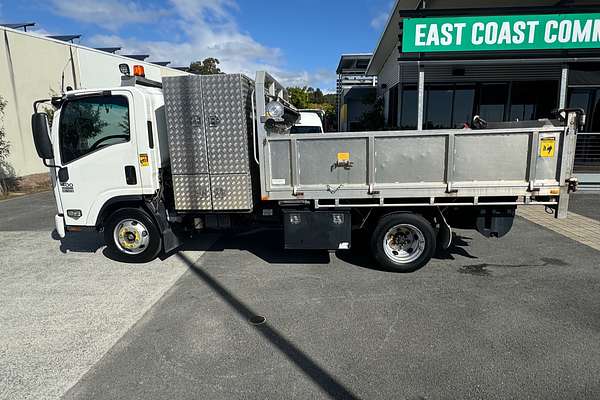 2013 Isuzu NPR 400 MEDIUM TIPPER