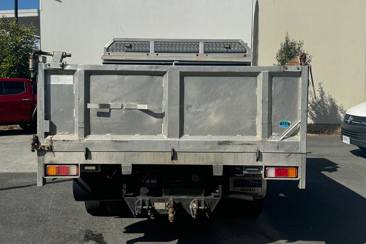 2013 Isuzu NPR 400 MEDIUM TIPPER