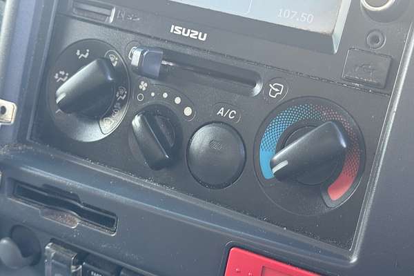 2013 Isuzu NPR 400 MEDIUM TIPPER