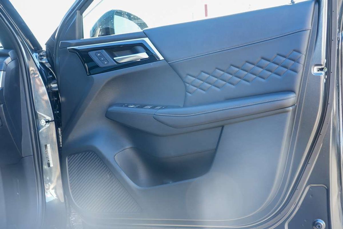 2025 Mitsubishi Outlander PHEV GSR ZM