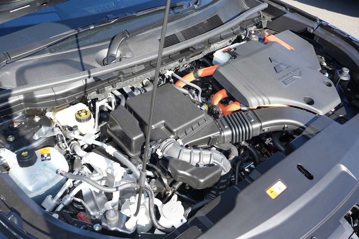 2025 Mitsubishi Outlander PHEV GSR ZM
