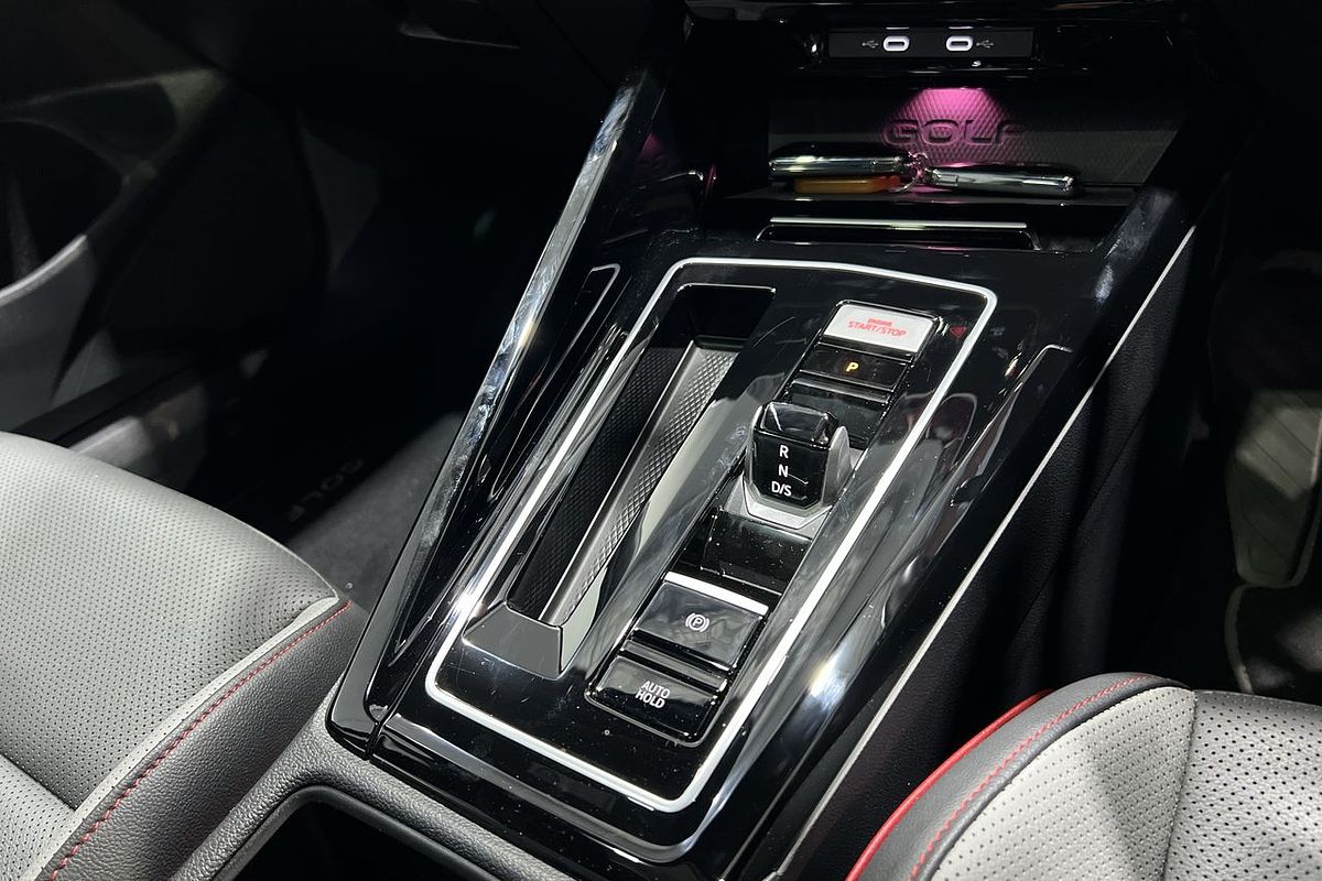 2024 Volkswagen Golf GTI 8