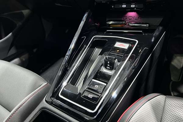 2024 Volkswagen Golf GTI 8
