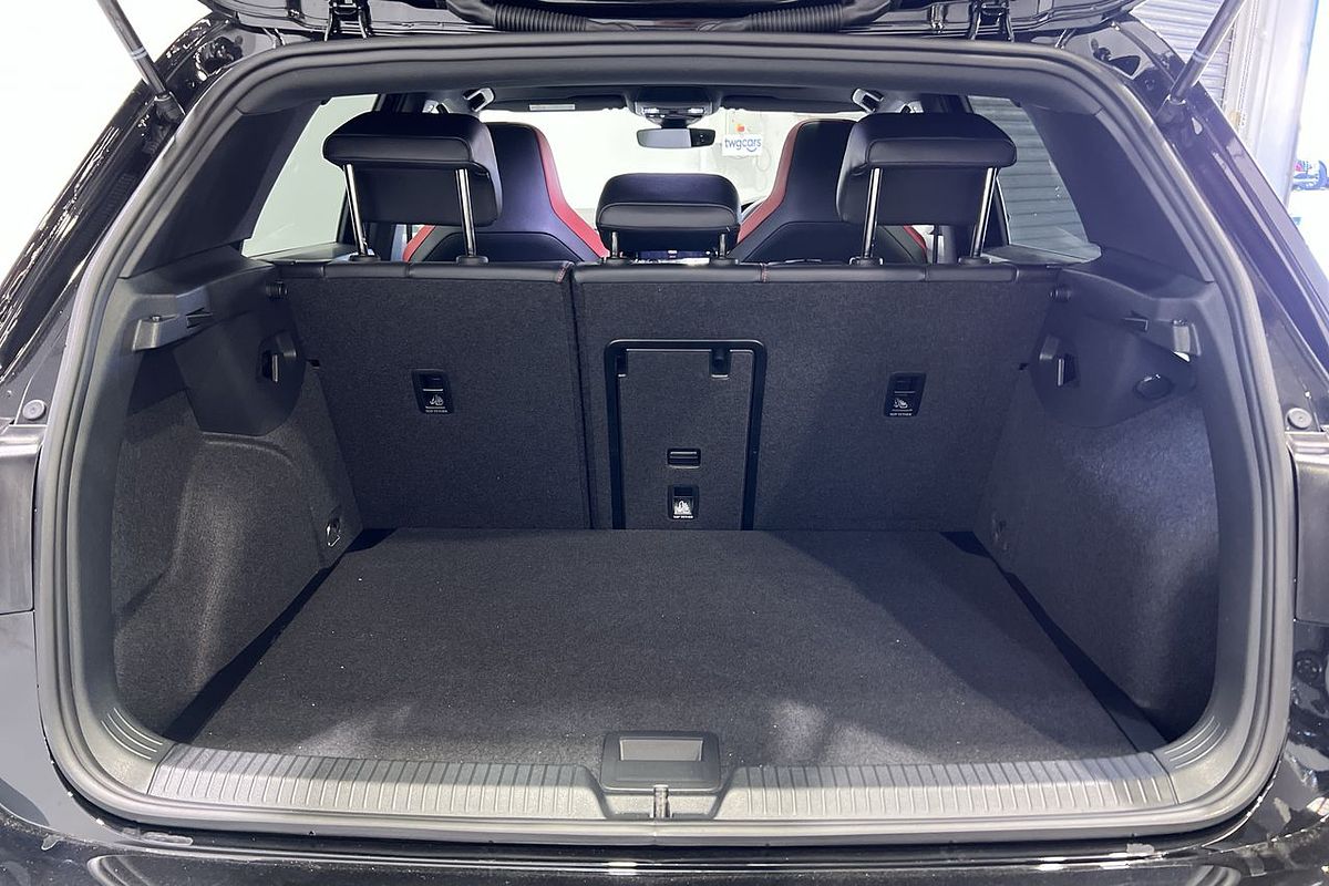 2024 Volkswagen Golf GTI 8