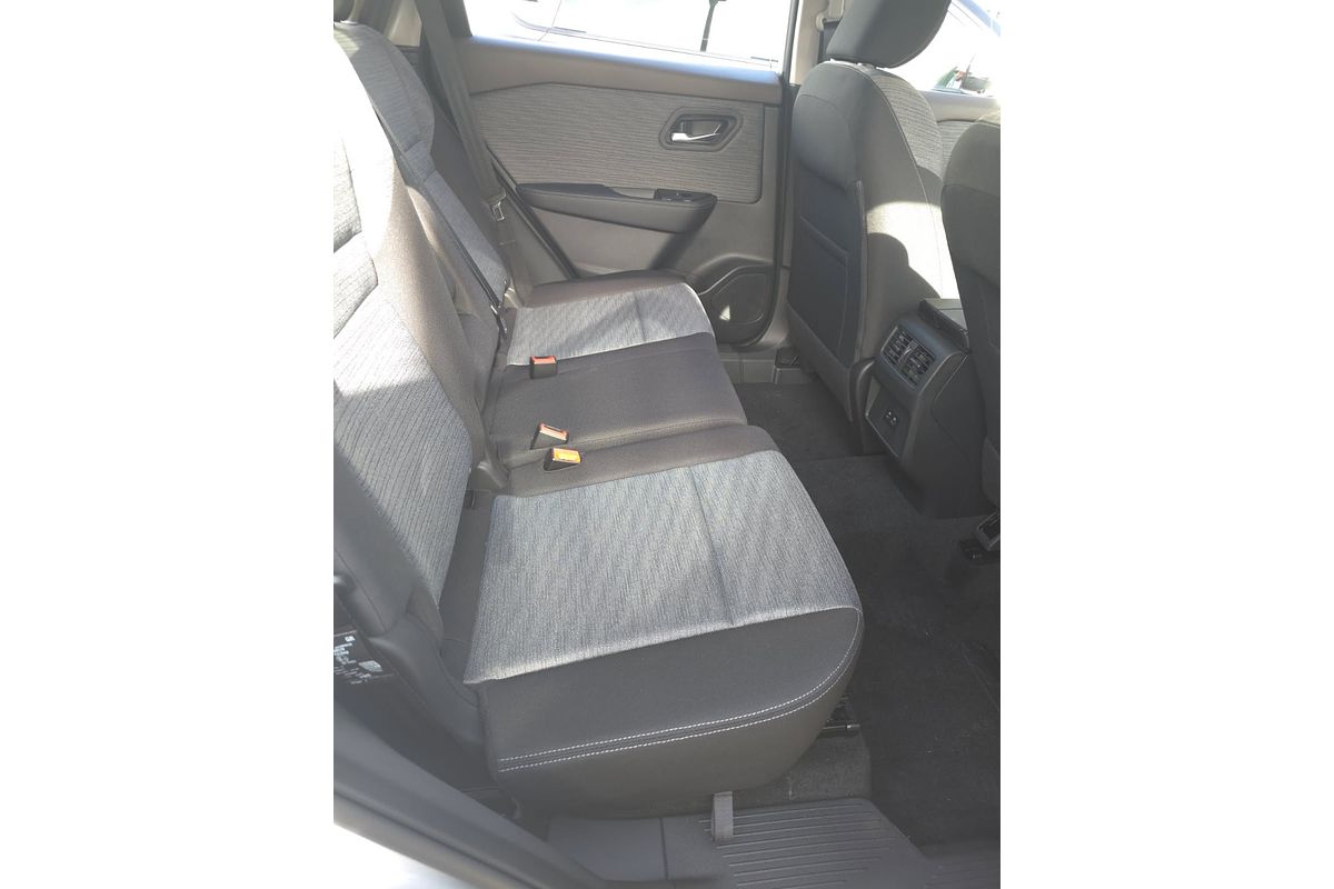 2024 Nissan X-TRAIL ST T33
