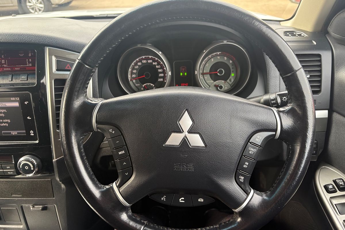 2015 Mitsubishi Pajero GLX NX