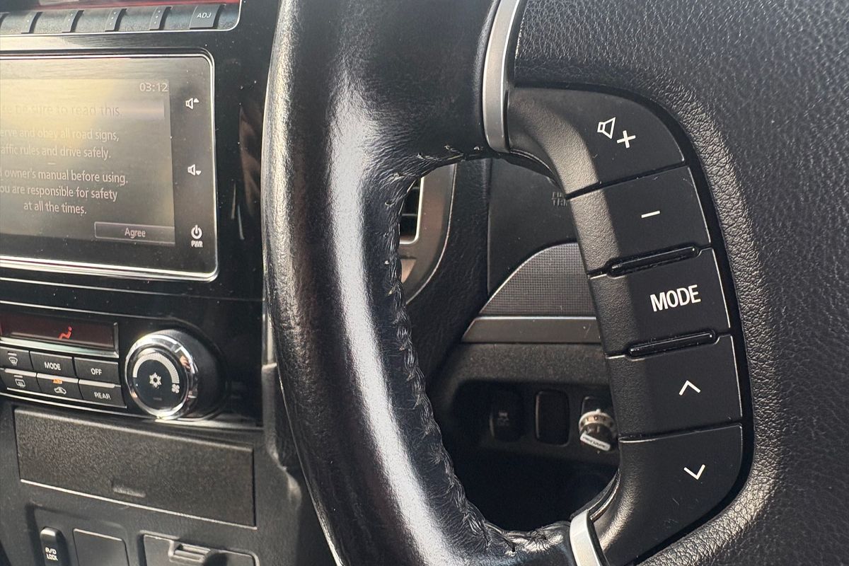 2015 Mitsubishi Pajero GLX NX