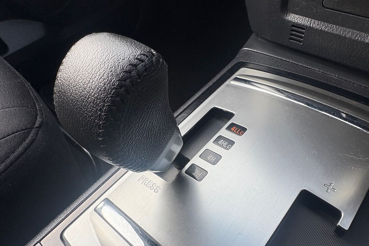 2015 Mitsubishi Pajero GLX NX