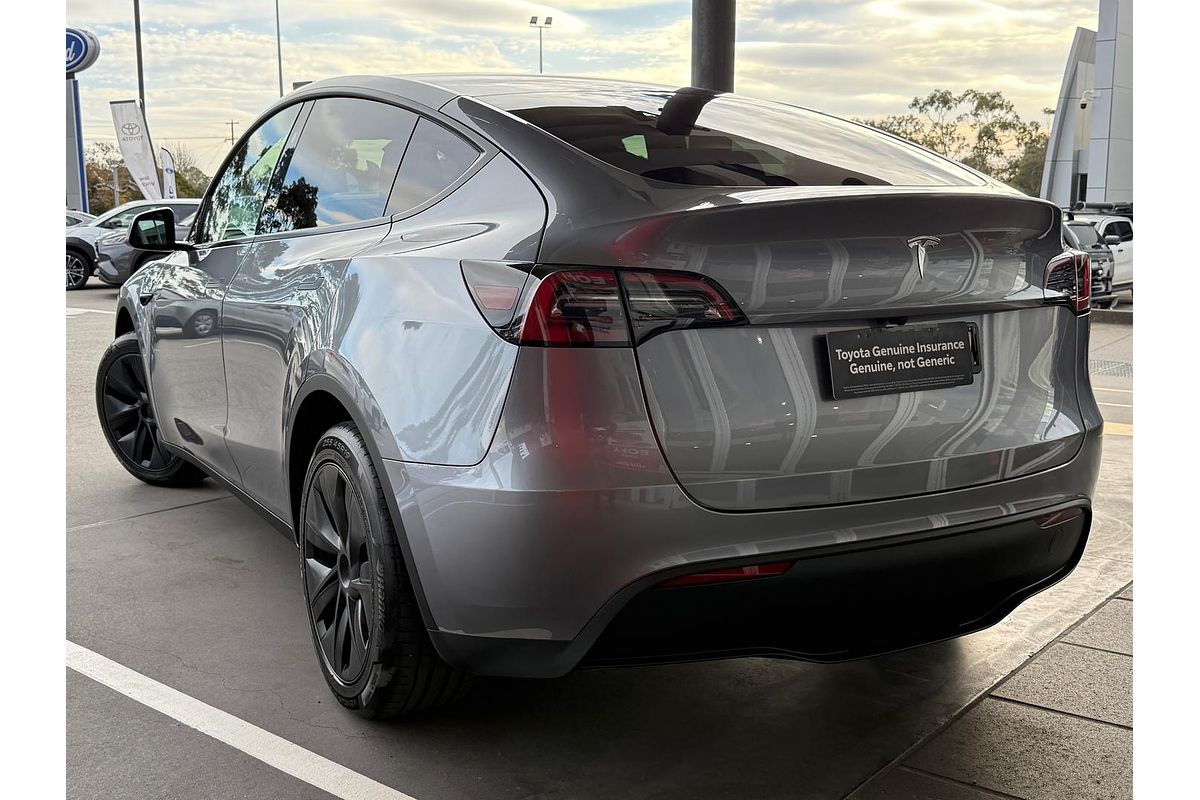 2024 Tesla Model Y Rear-Wheel Drive