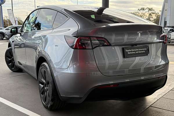 2024 Tesla Model Y Rear-Wheel Drive