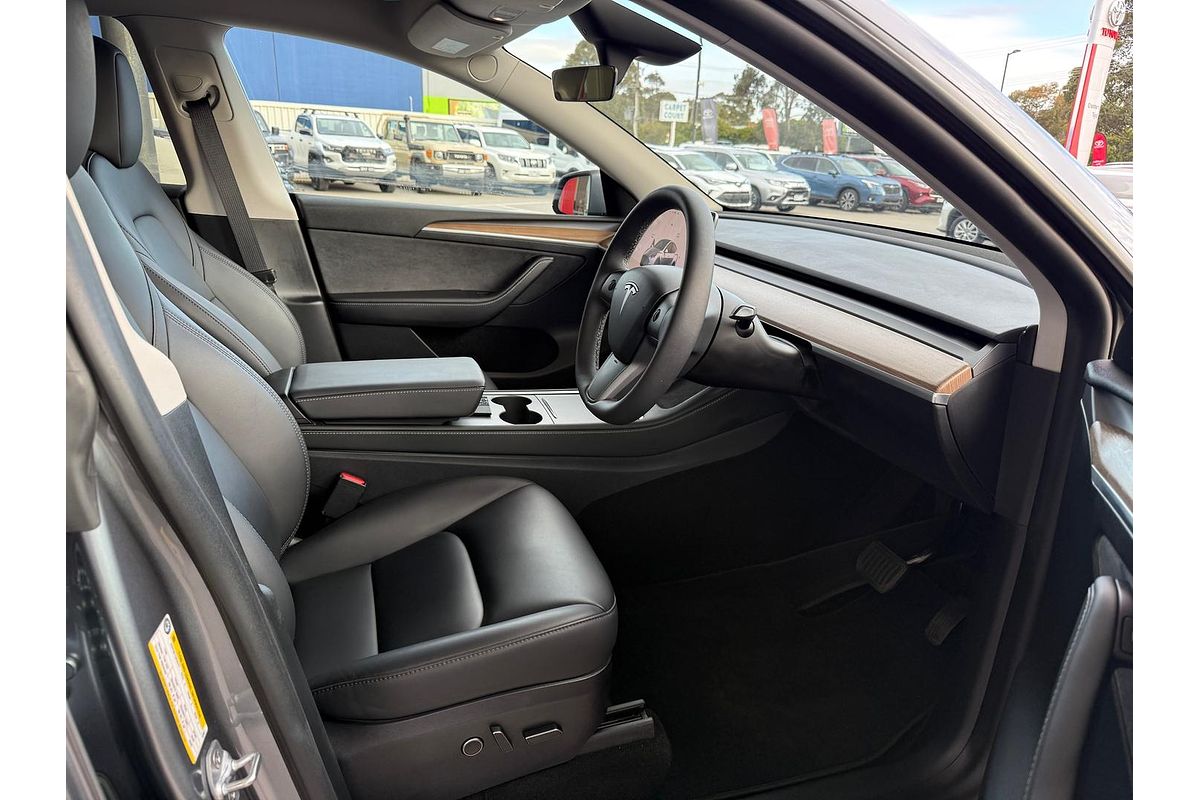 2024 Tesla Model Y Rear-Wheel Drive