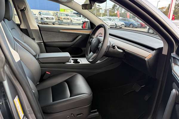 2024 Tesla Model Y Rear-Wheel Drive