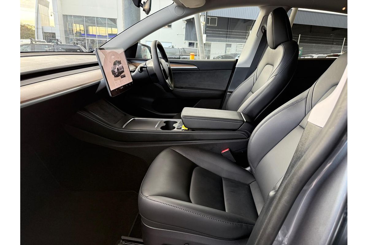 2024 Tesla Model Y Rear-Wheel Drive