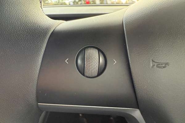 2024 Tesla Model Y Rear-Wheel Drive