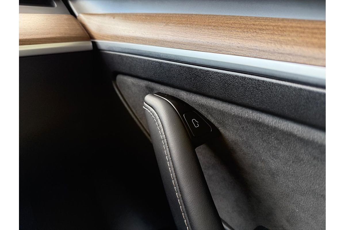 2024 Tesla Model Y Rear-Wheel Drive