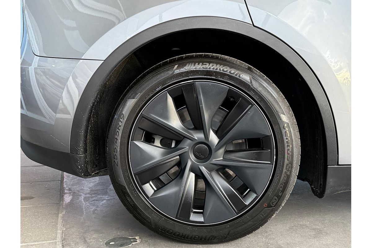 2024 Tesla Model Y Rear-Wheel Drive